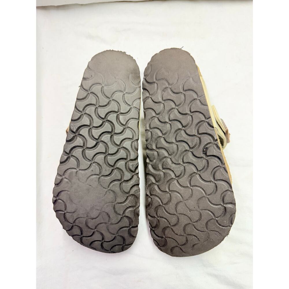 Birkenstock  thong sandals  women’s size 36/230LS 5/5.5 color beige have a flaw - Picture 12 of 13